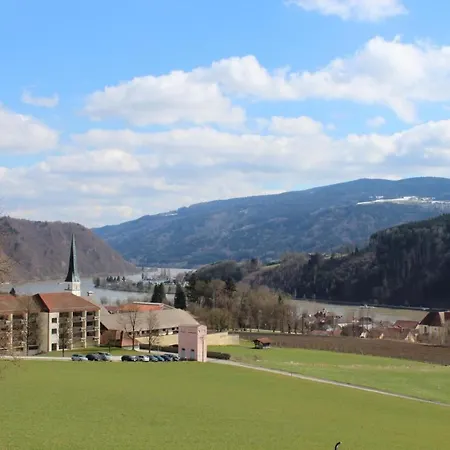 Gemuetliche Mit Blick Auf Donau By Interhome Appartamento